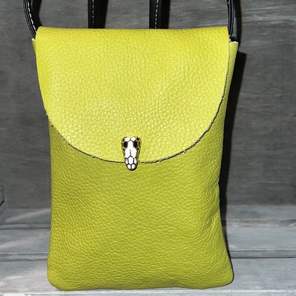 👜 Green CHIC Pebble Leather Designer Bag Snakehead Snap Closure. - Picture 4 of 15